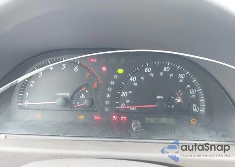 2004 Toyota Camry Le V6 z USA, uszkodzony, nr VIN 4T1BF32K24U070150